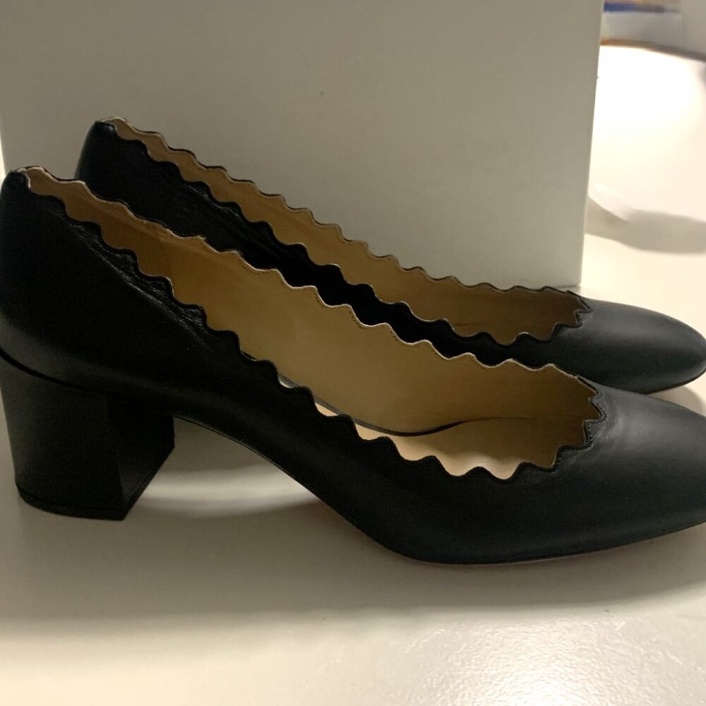 Unworn Chloé Lauren Scalloped Block Heel Pumps 39.5 – Black Nappa Leather, BNIB